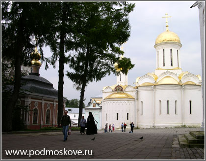Площадь перед Троицким Собором